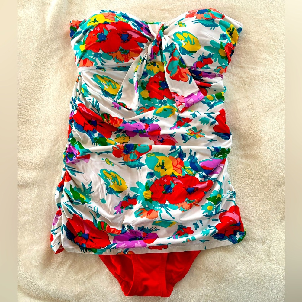 Super cute and flattering floral one piece swim suit with ruching.